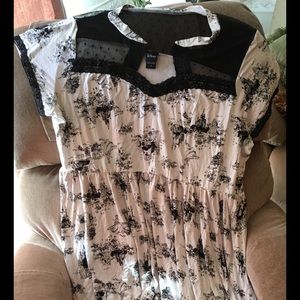 Torrid size 3 Disney princess dress w black lace